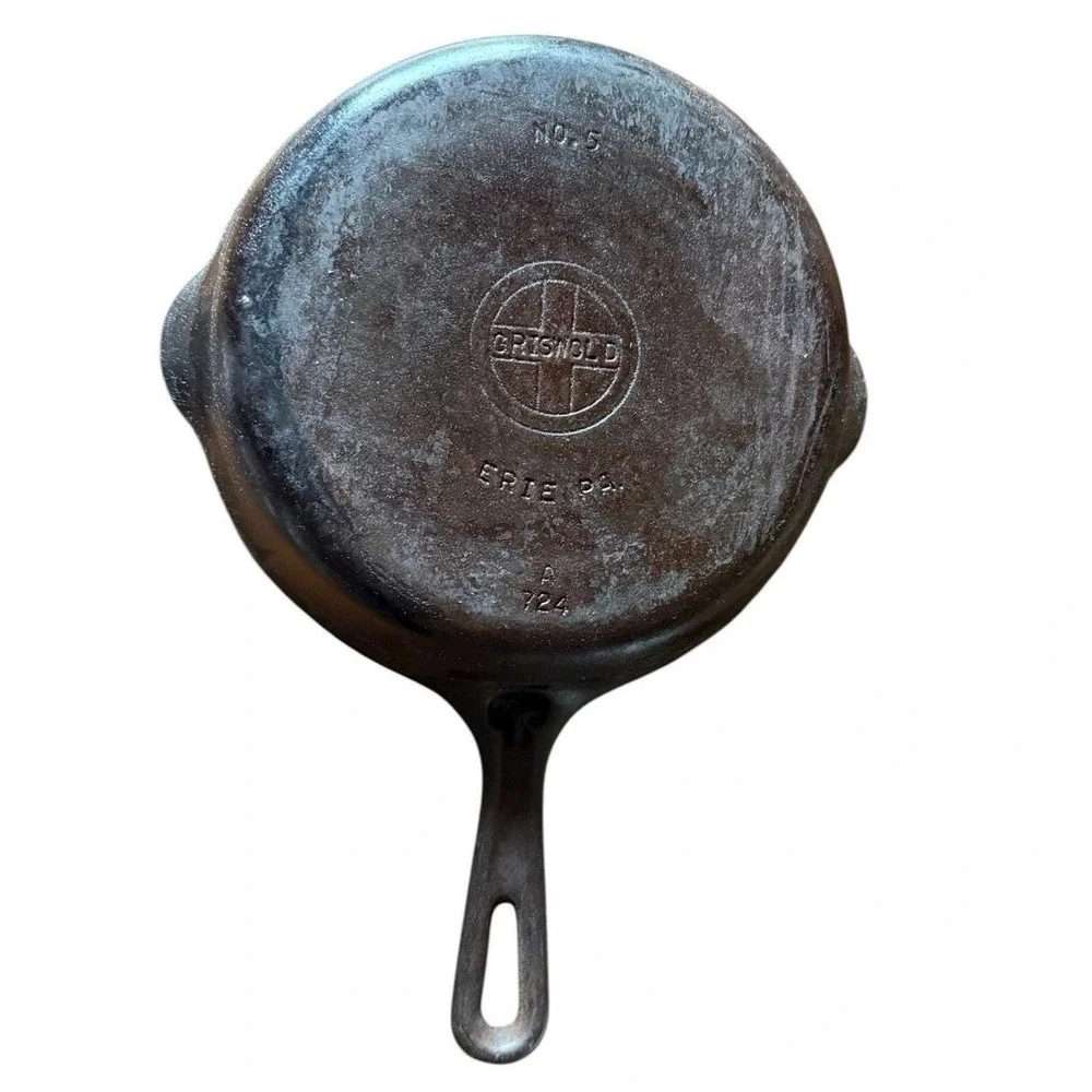 Vintage Griswold #5  cast iron skillet small block logo double pour 724 A